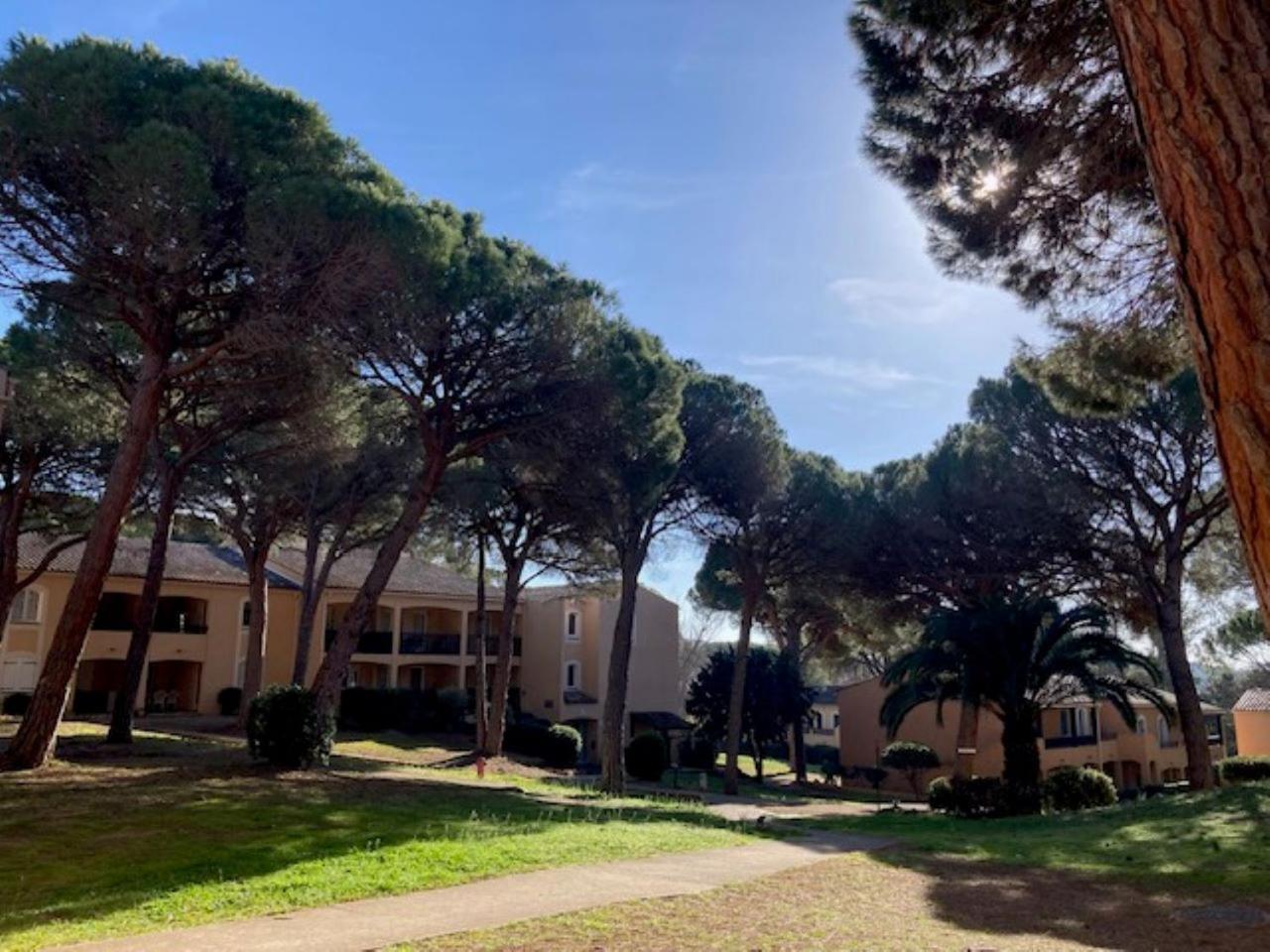Charmant 2 Pieces Au Coeur Des Golfs De Saint Raphael Exterior photo